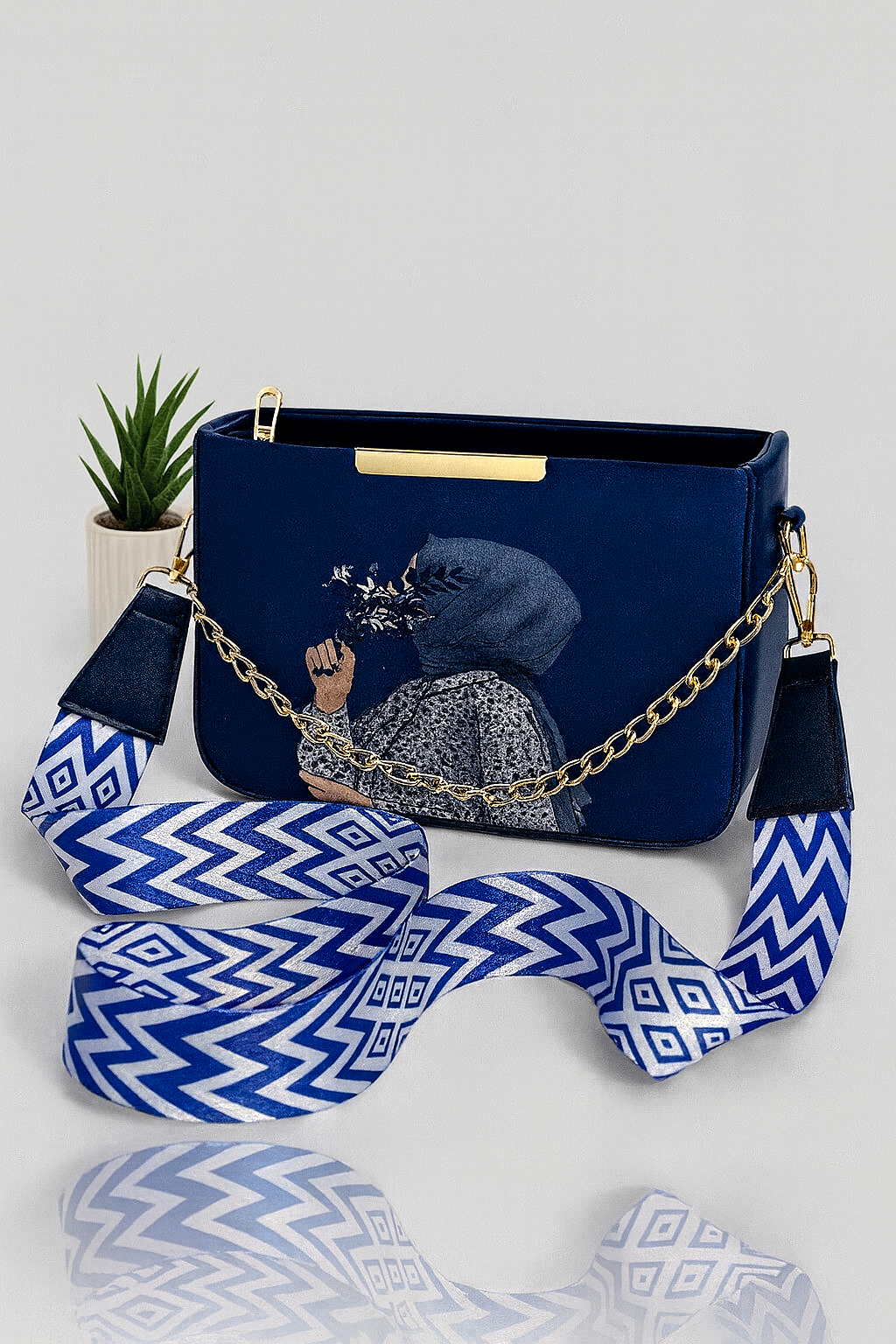 Elegant Chain Crossbody Bag – Floral Lady Design - Hijaab Bag