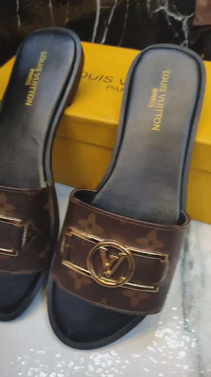 Luxury Style Combo – LV Handbag & Lock It Flat Slippers